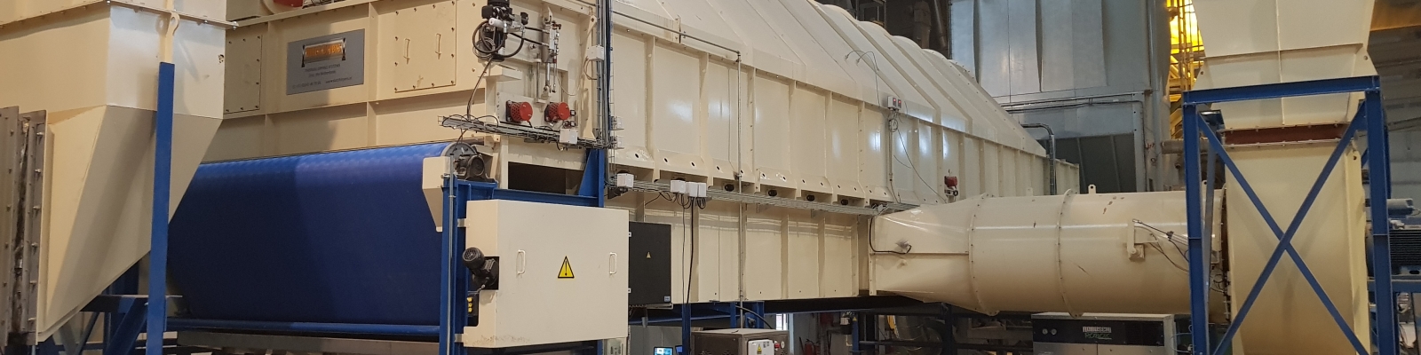 Drying of sawdust and woodchips on a belt dryer