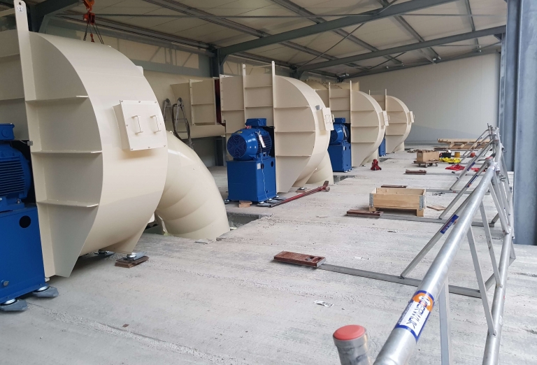 Drying of food production waste on a belt dryer