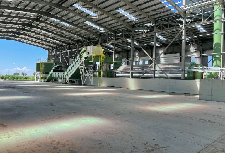 Drying of lucerne and corn silage into pellets or bales